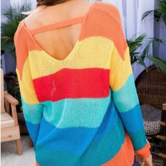 Bold striped sweater with back cutout - Picture 2 of 10